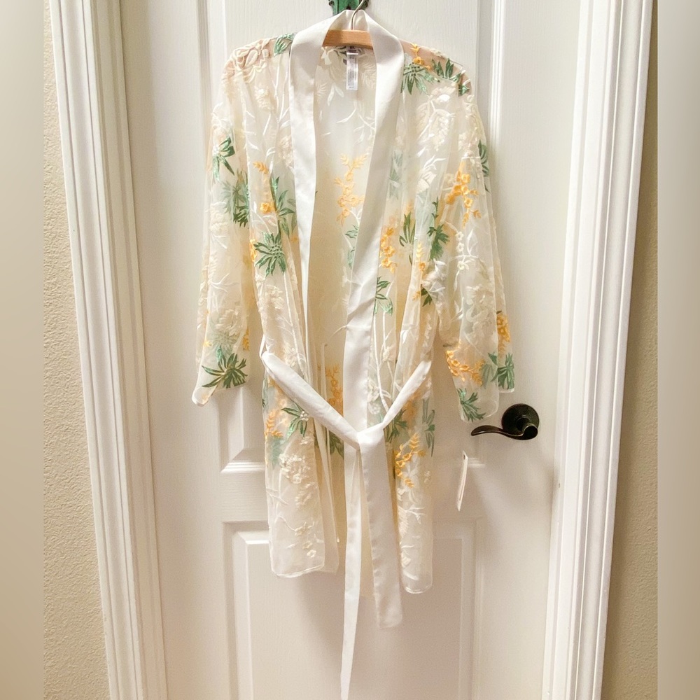 BRAND NEW Anthropologie Raya White Beachy Sheer Embroidered Sequin Robe Size M/L